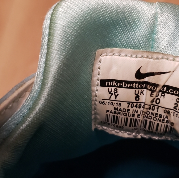 Womens Nike - Picture 3 of 4